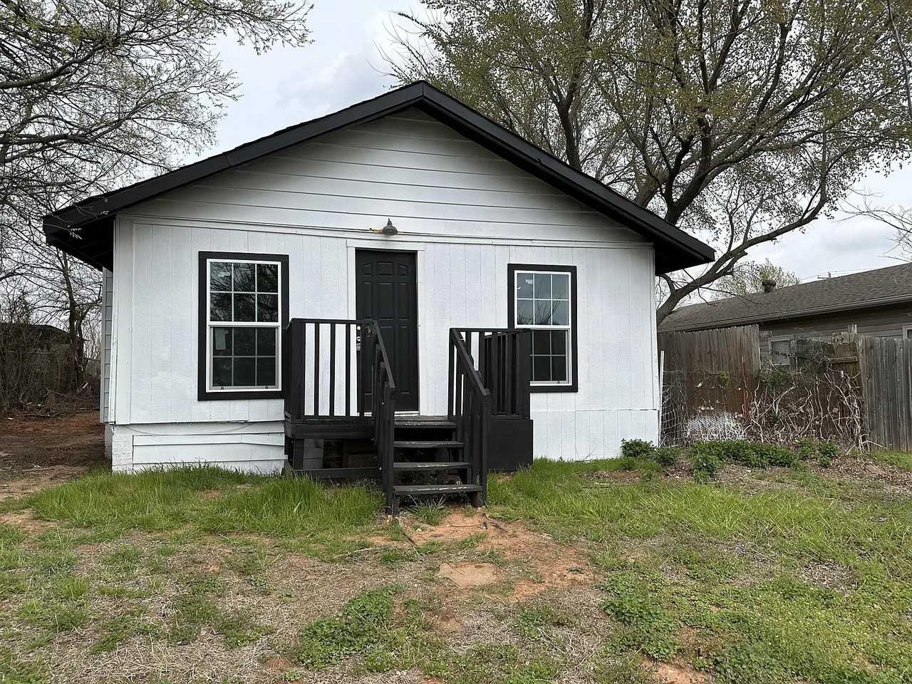 424 E 13th St #NA - Photo 3 of 6