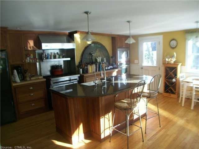 712 Racebrook Rd - Photo 2 of 10