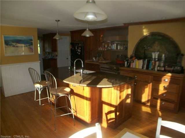 712 Racebrook Rd - Photo 3 of 10