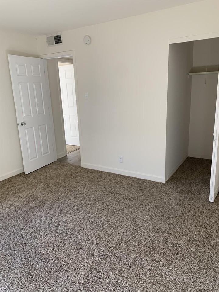 1143 West Wilson Street #1143F - Photo 3 of 10