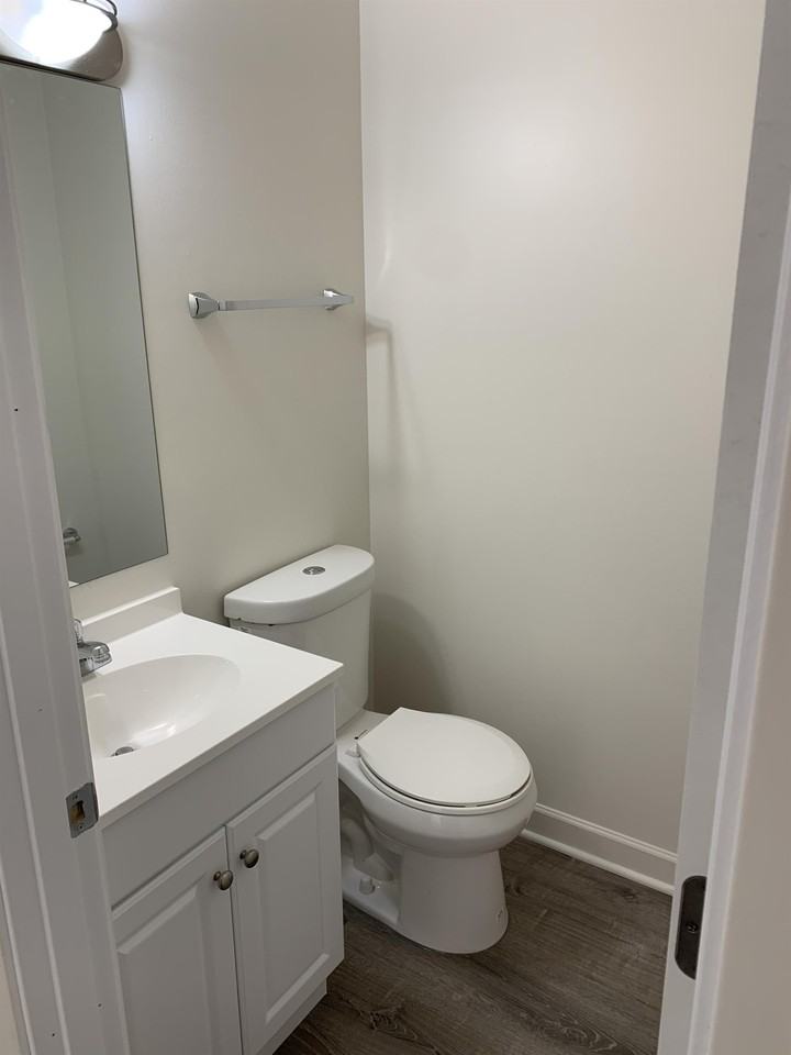 1143 West Wilson Street #1143F - Photo 4 of 10