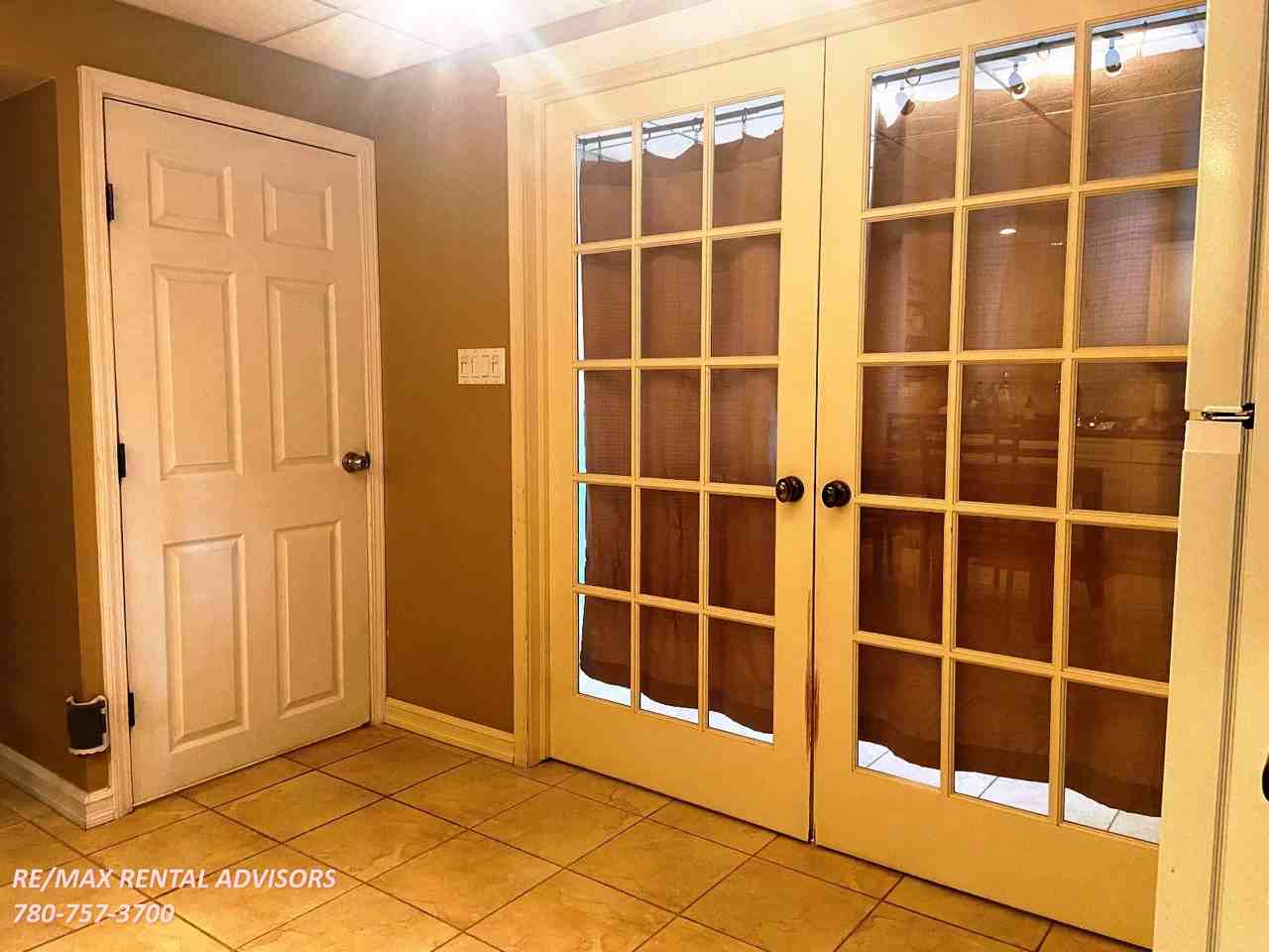 3527 105b St Nw - Photo 2 of 14