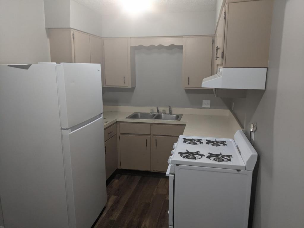 310 E Market St - Photo 3 of 10