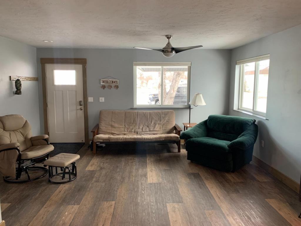 616 Cottonwood Ave - Photo 3 of 16