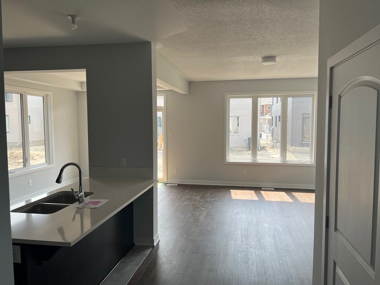 842 Crossgate Street - Photo 2 of 16