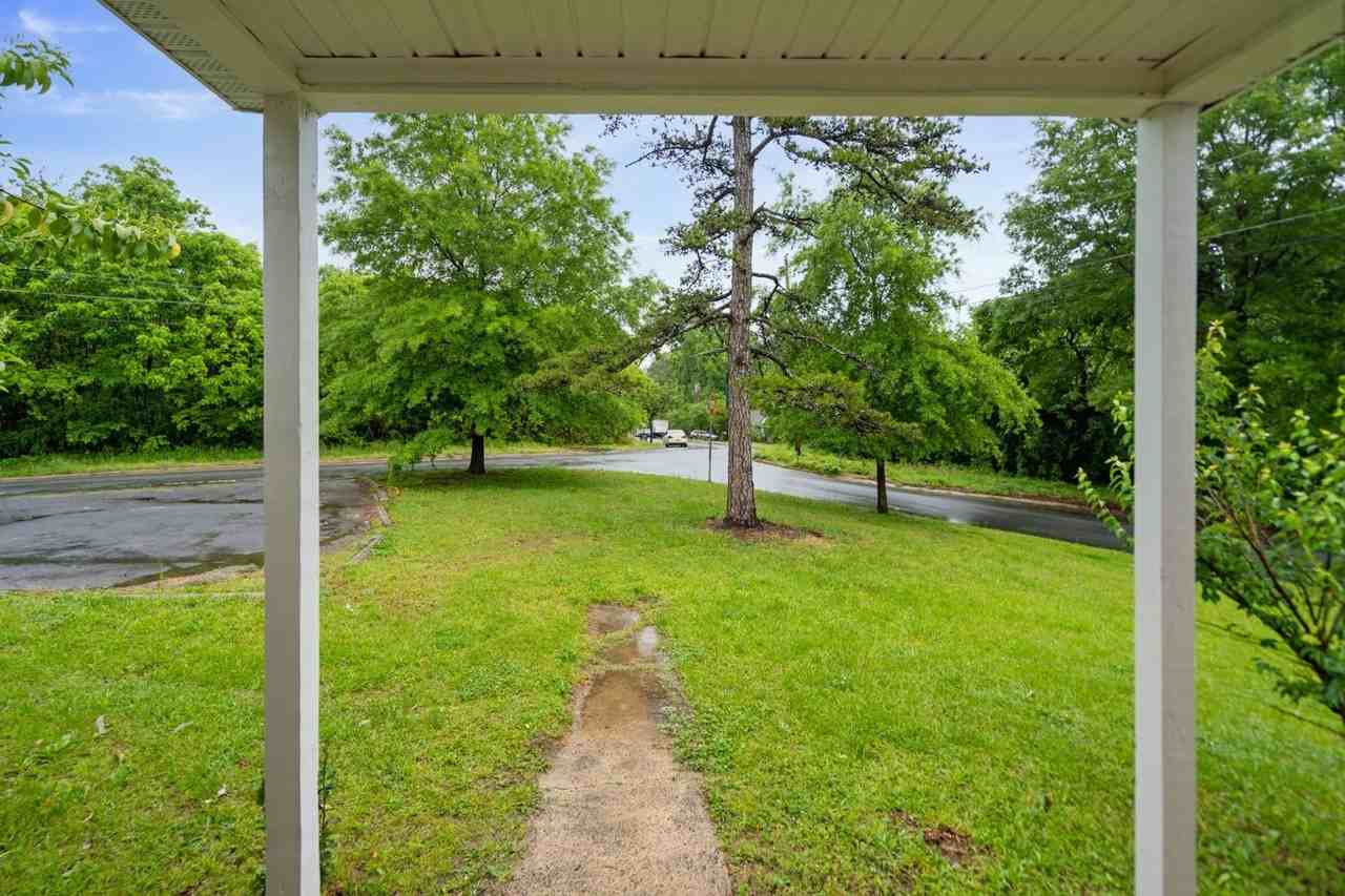 3101 Capitol Dr - Photo 2 of 24