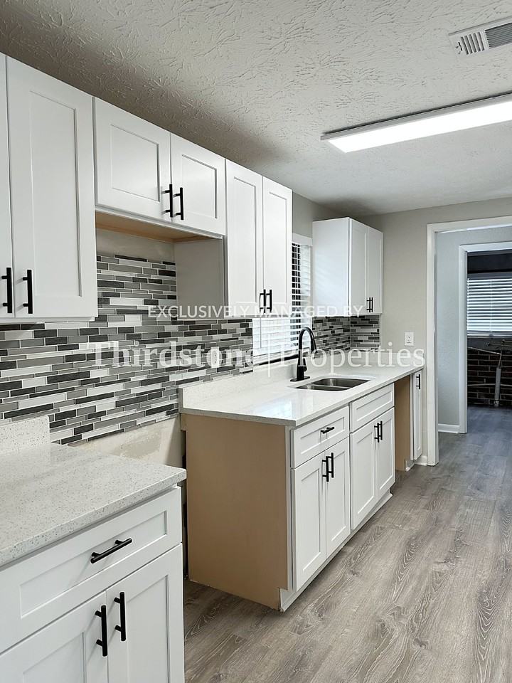 10833 Liscard Rd S - Photo 6 of 30