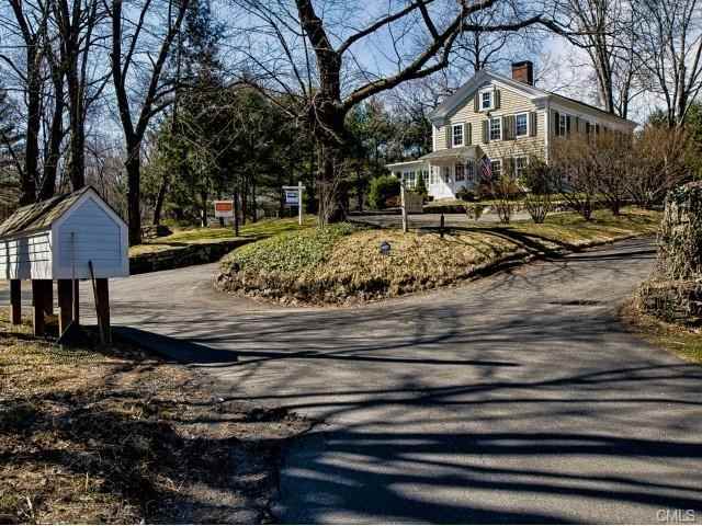 555 Danbury Rd - Photo 2 of 25
