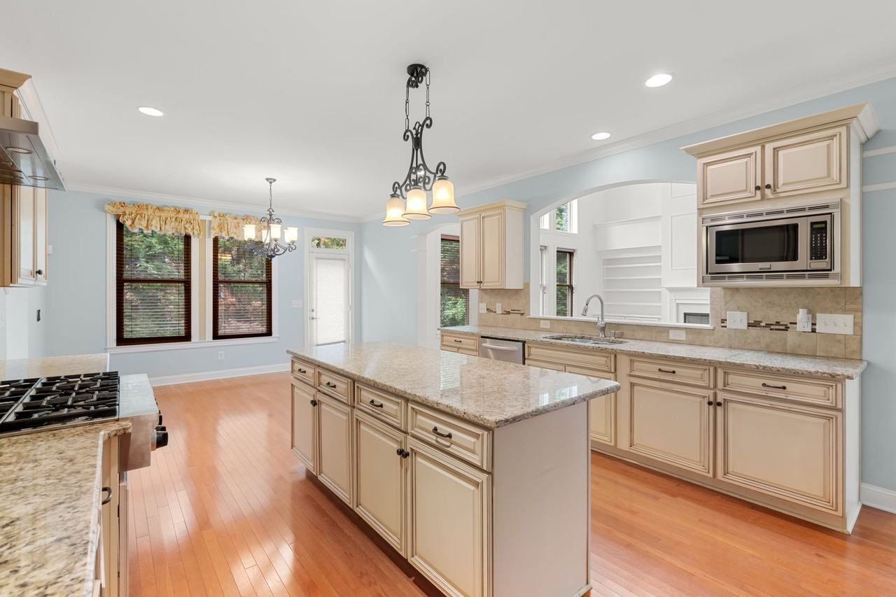 1610 Twin Square Way #1 - Photo 6 of 11
