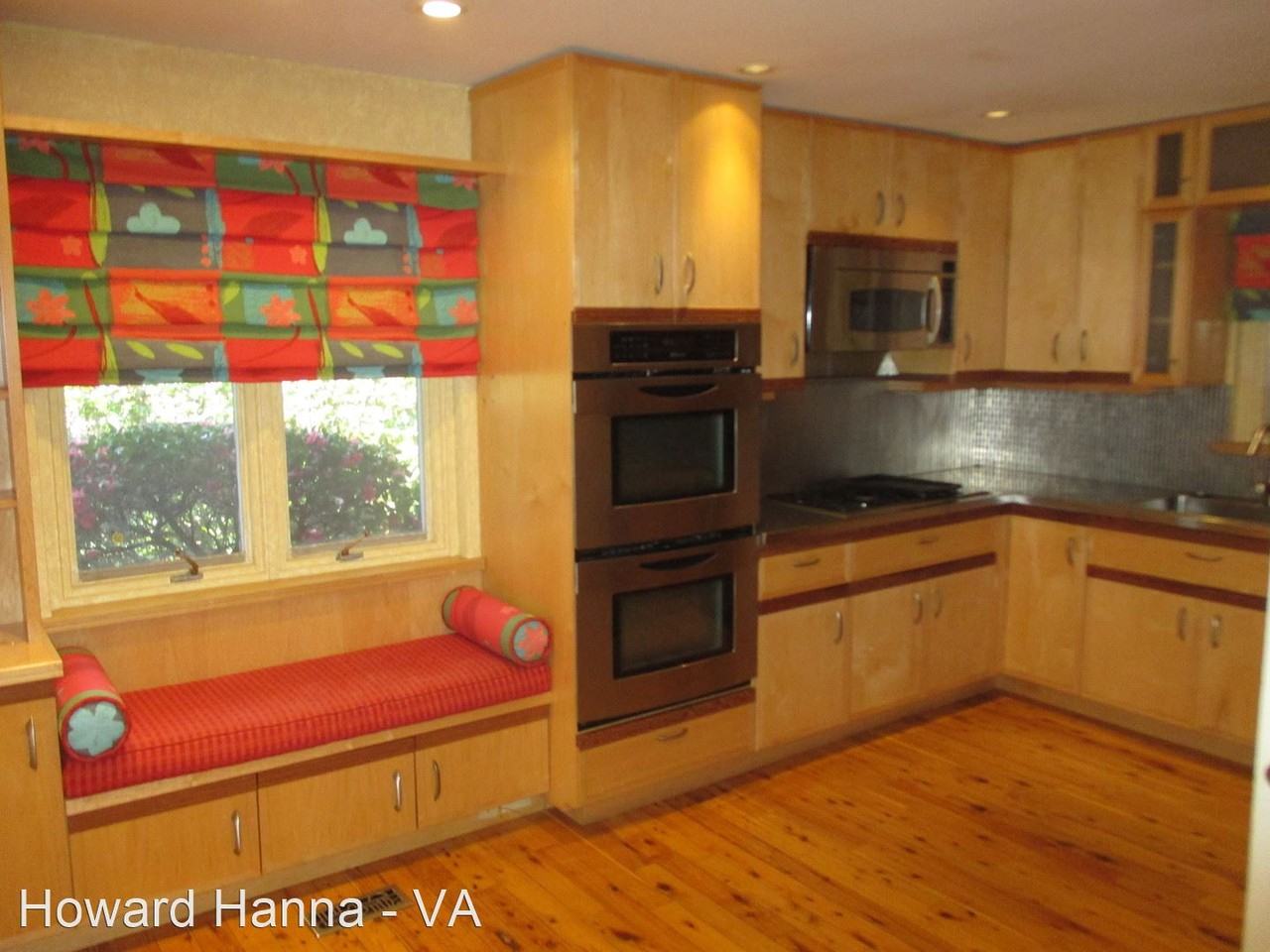 7403 Abbott Ln - Photo 2 of 25