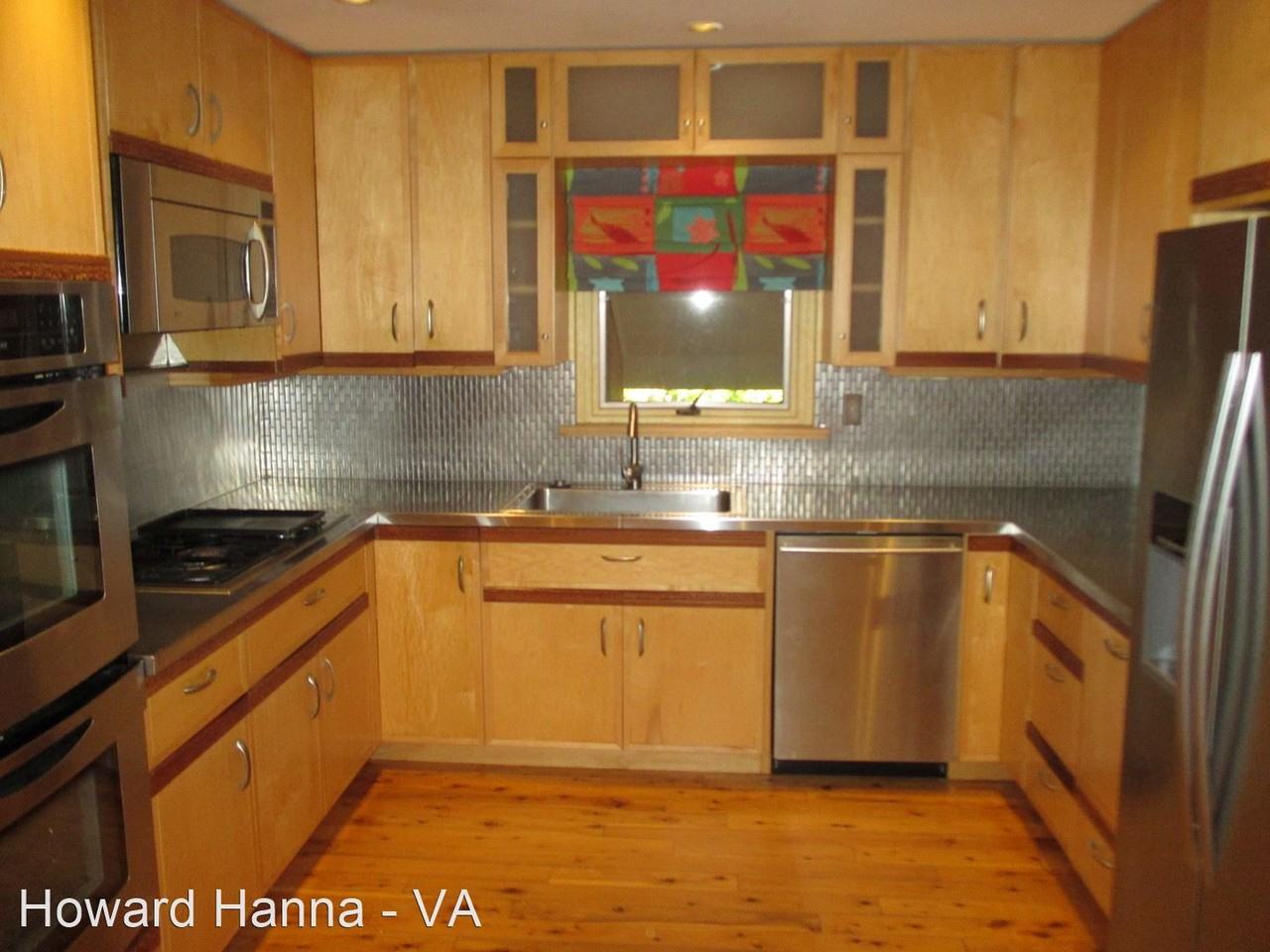 7403 Abbott Ln - Photo 3 of 25