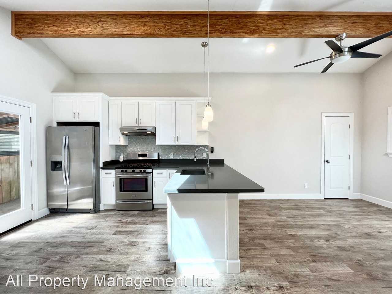 896 Reina Del Mar Ave - Photo 3 of 18