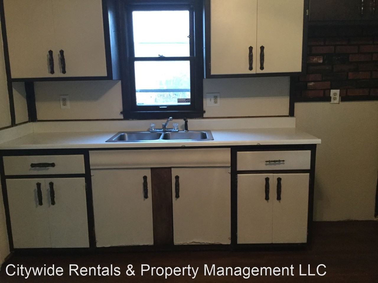 5692 N 58th St - Photo 3 of 17