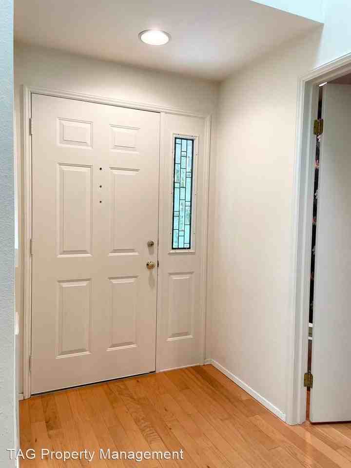 8518 134th Ct Ne - Photo 3 of 26