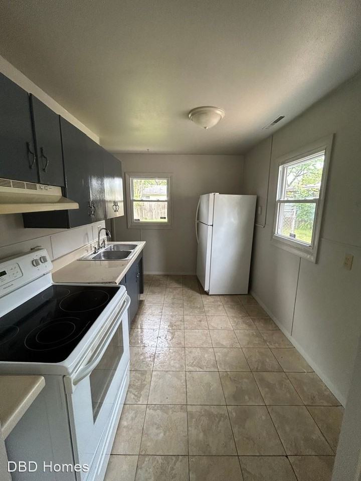 4914 Smith St - Photo 3 of 6