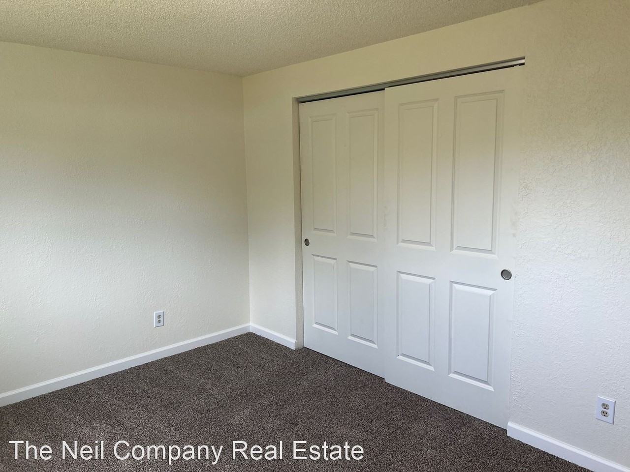 132-138 SE Gregory - Photo 2 of 4