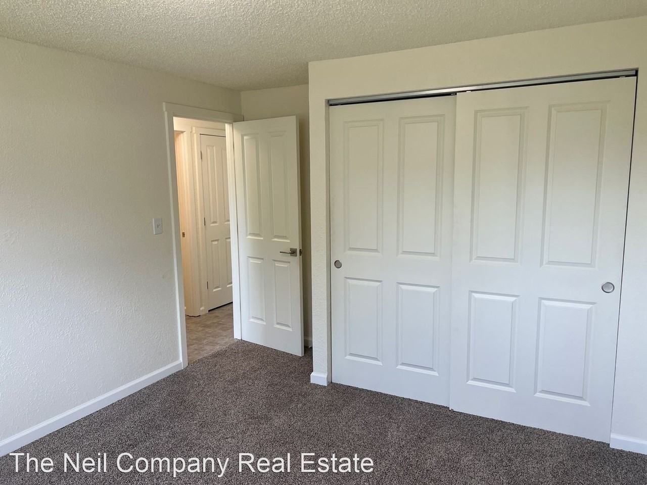 132-138 SE Gregory - Photo 3 of 4