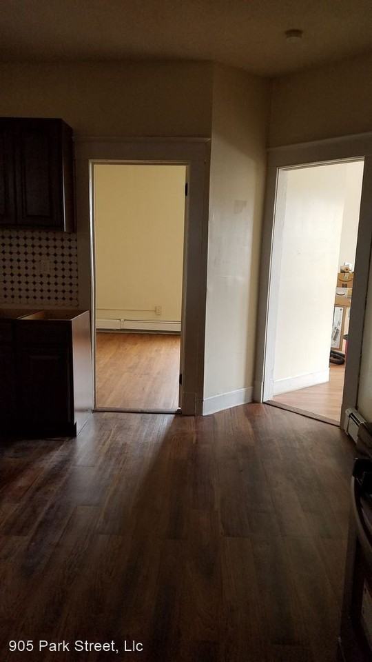 905 Park St - Photo 3 of 8