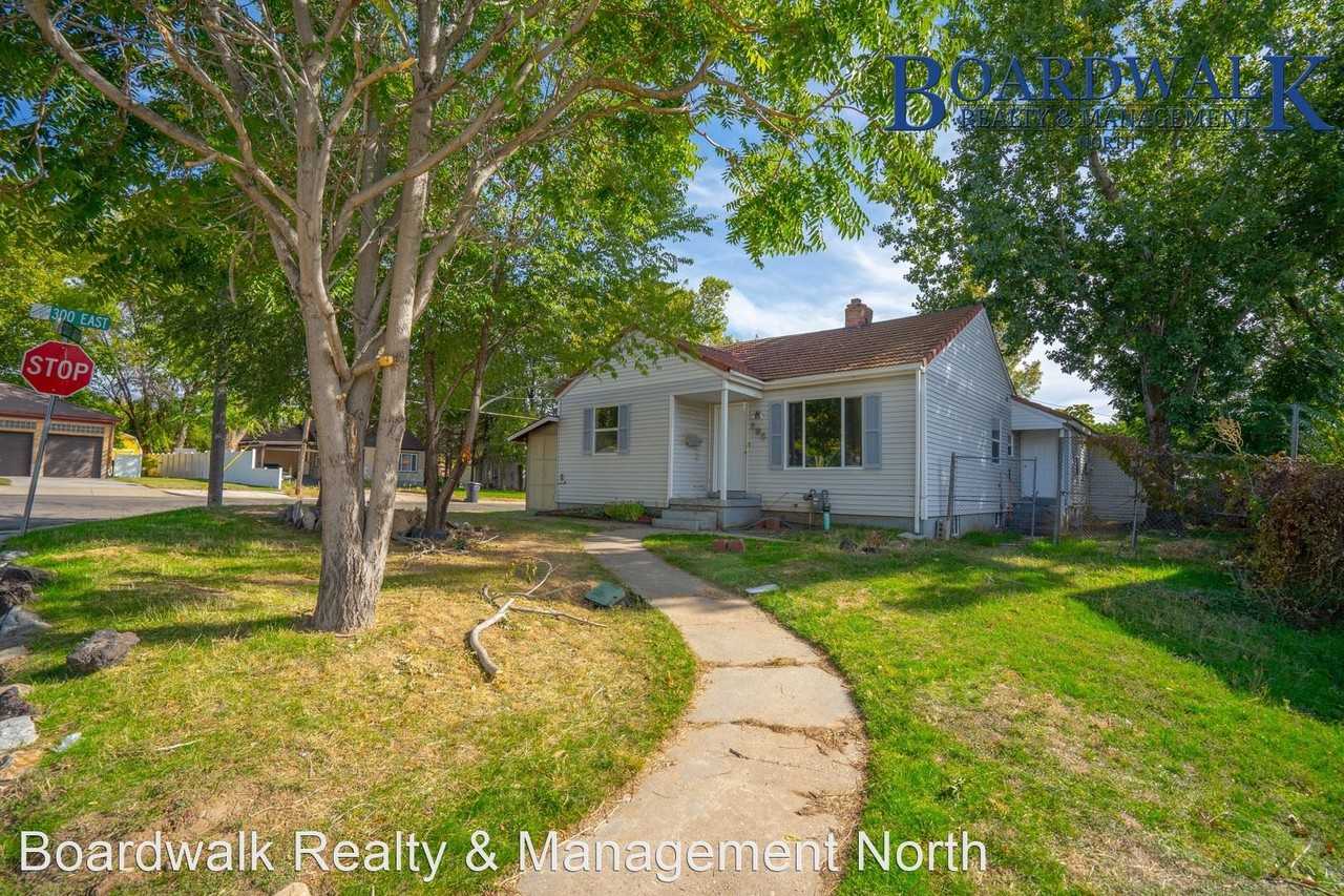 296 Lakeview Dr - Photo 3 of 24