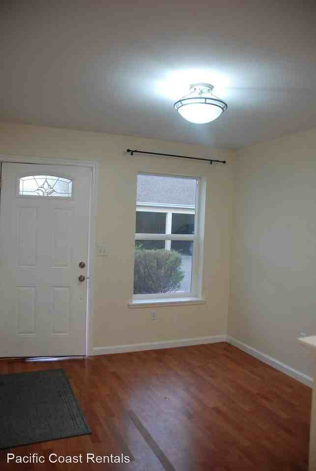 976 Courtyard Cir - Photo 2 of 40