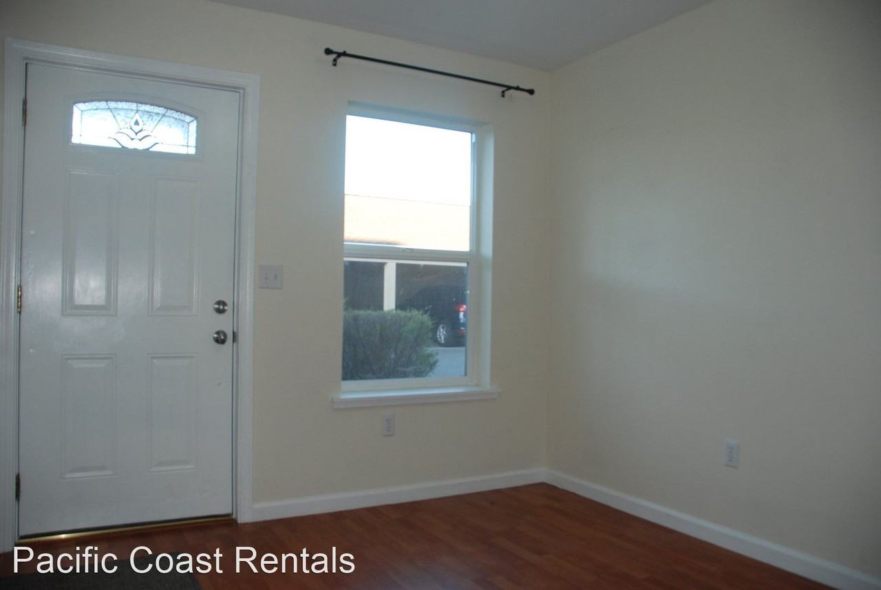 976 Courtyard Cir - Photo 3 of 40