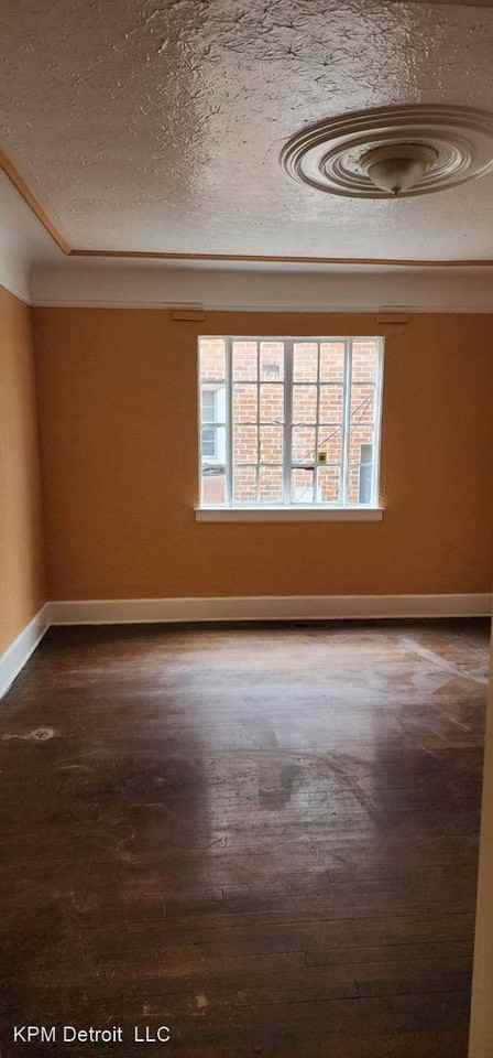 17606 Roselawn Street - Photo 3 of 10