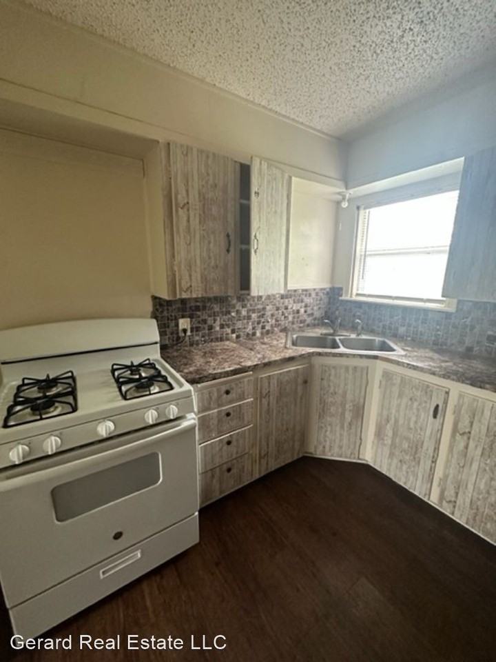 1226 Shelton St - Photo 3 of 10