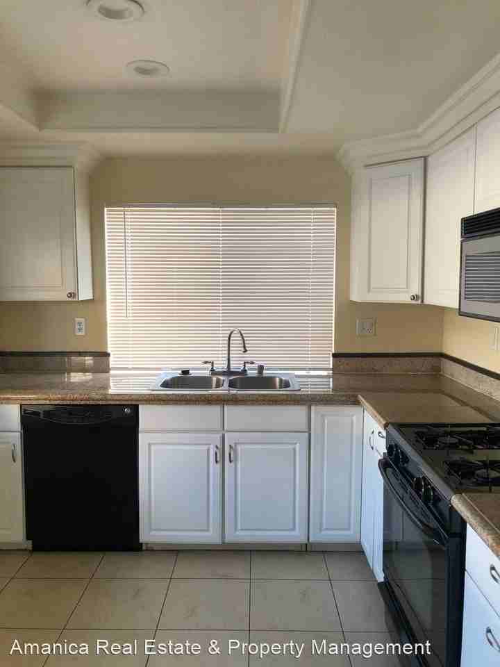 28628 Bridge Water Ln - Photo 3 of 6