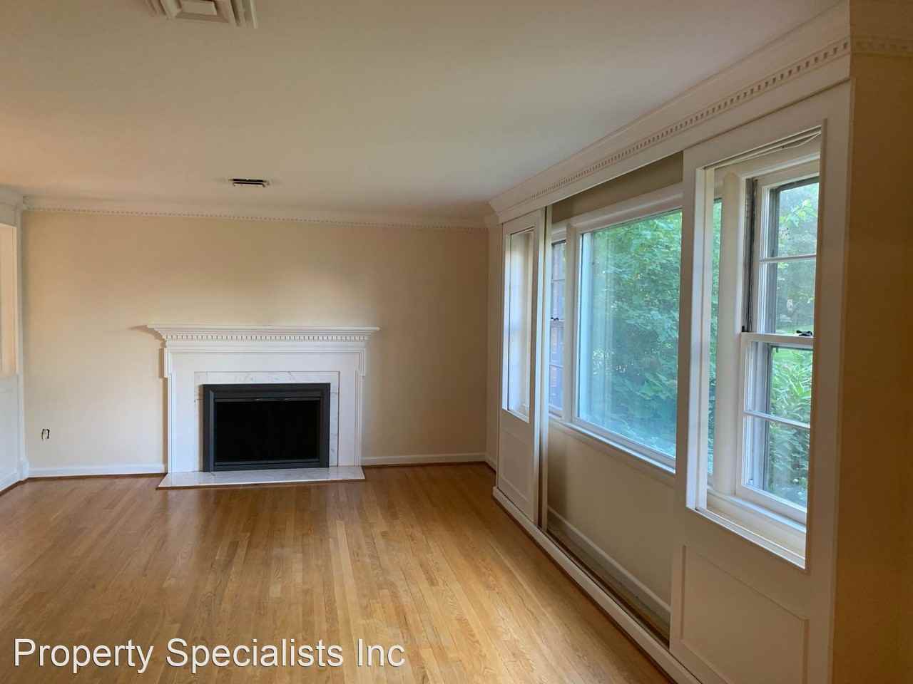 4726 33rd St N - Photo 3 of 35