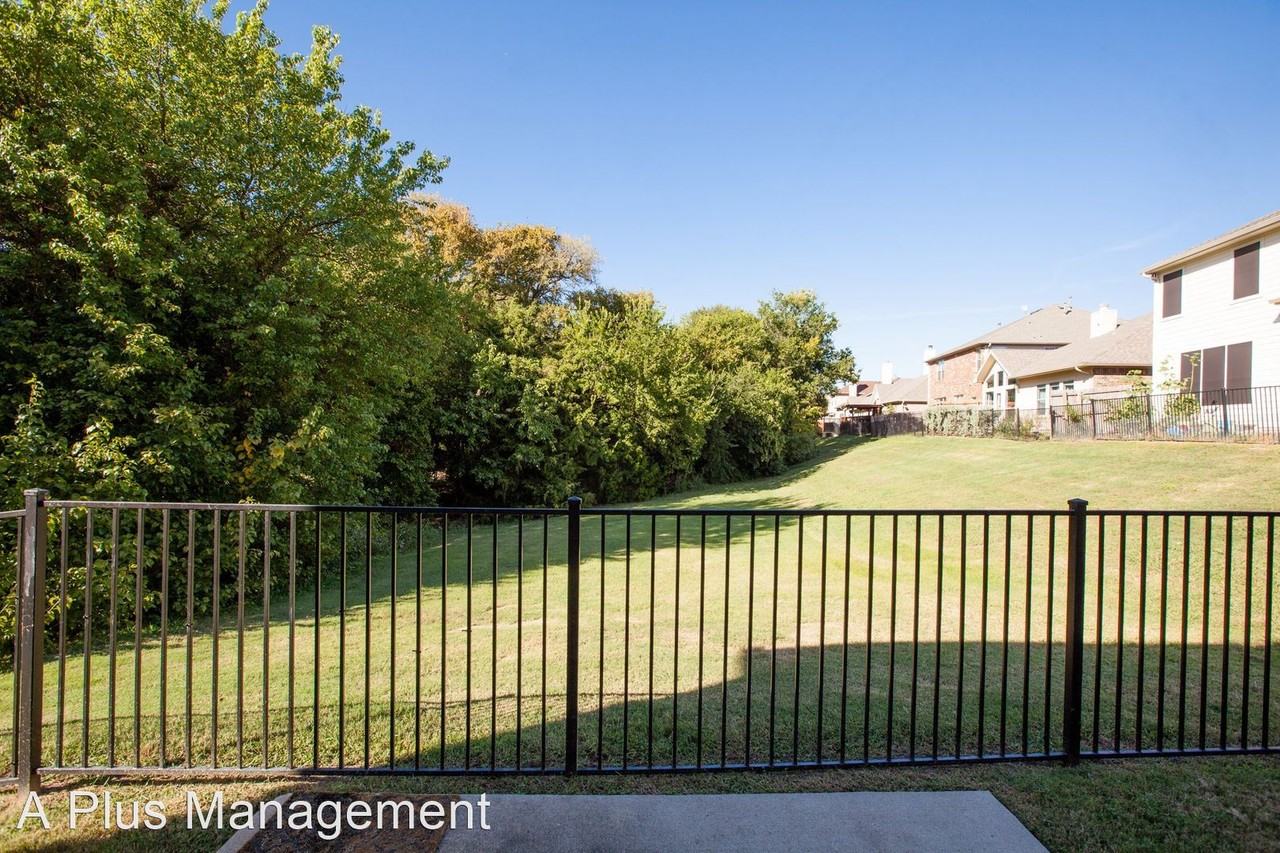 2805 Gooseberry Dr - Photo 3 of 39