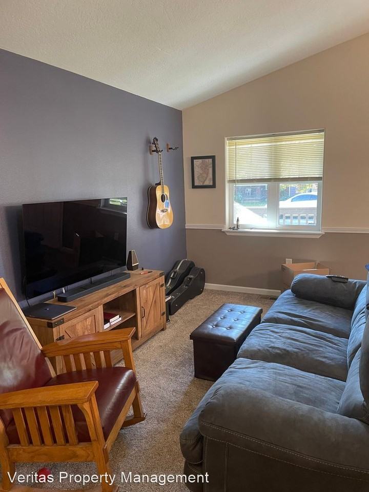 5204 Excalibur Way - Photo 3 of 8