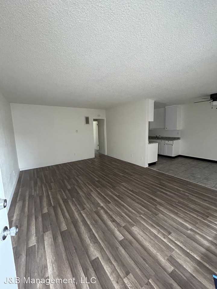 8919, 8931, 8941 & 8955 Columbus Avenue - Photo 2 of 24