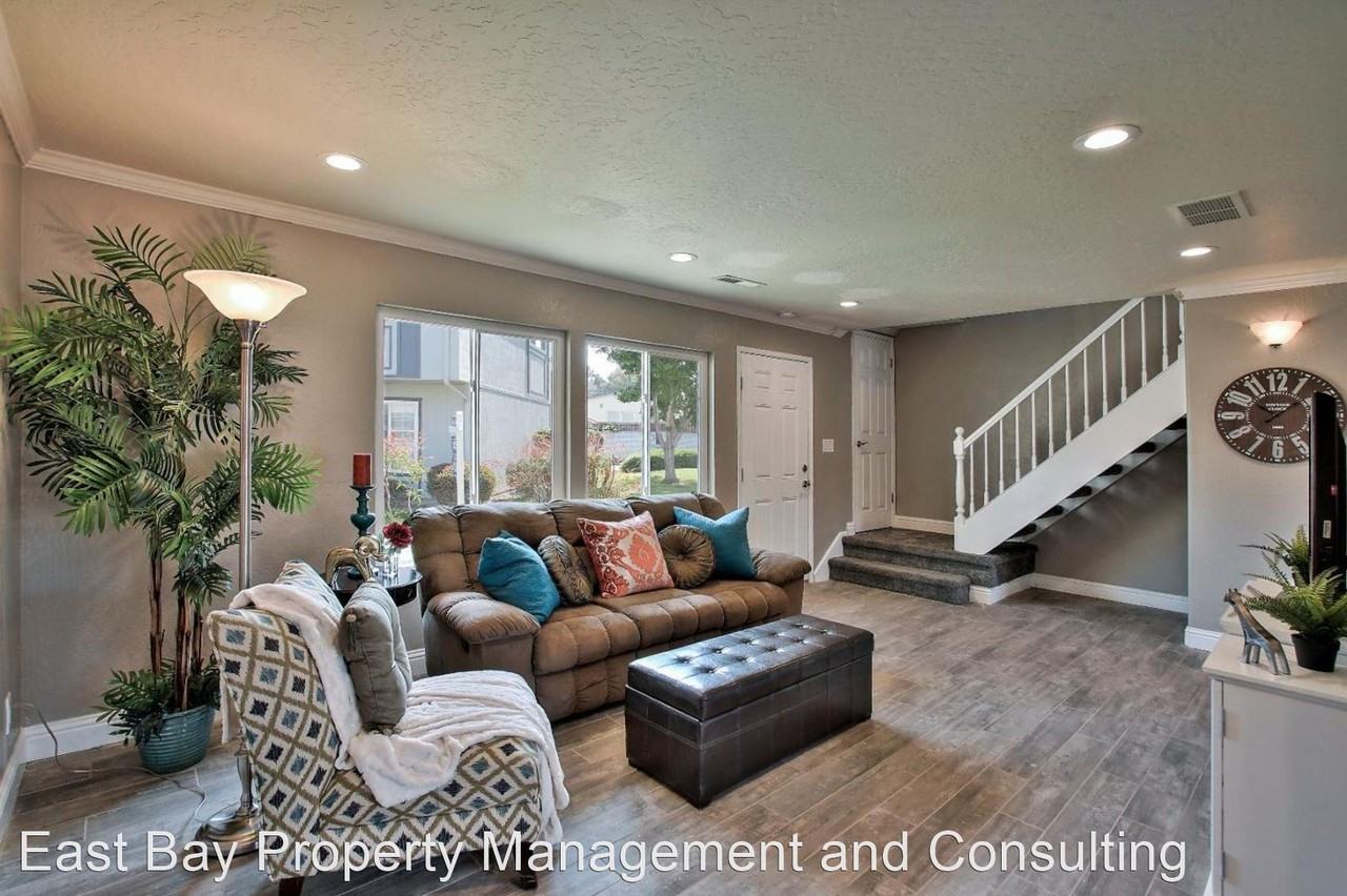 34626 Greenstone Cmn - Photo 3 of 14