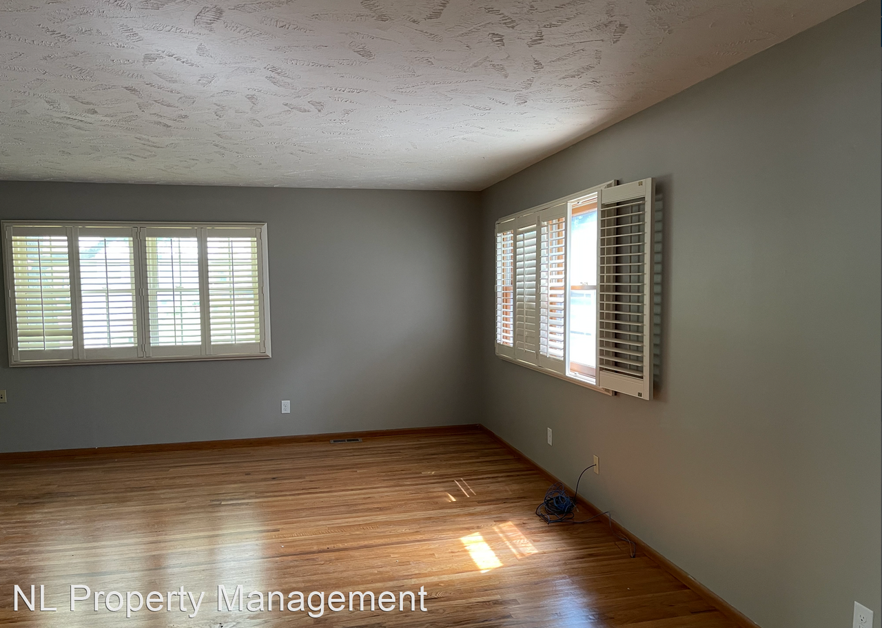 9478 Wirt St - Photo 3 of 13