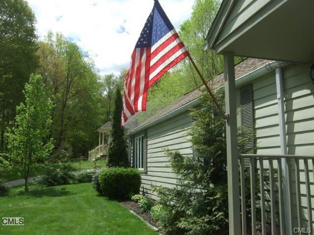 11 Kay Ln - Photo 2 of 16