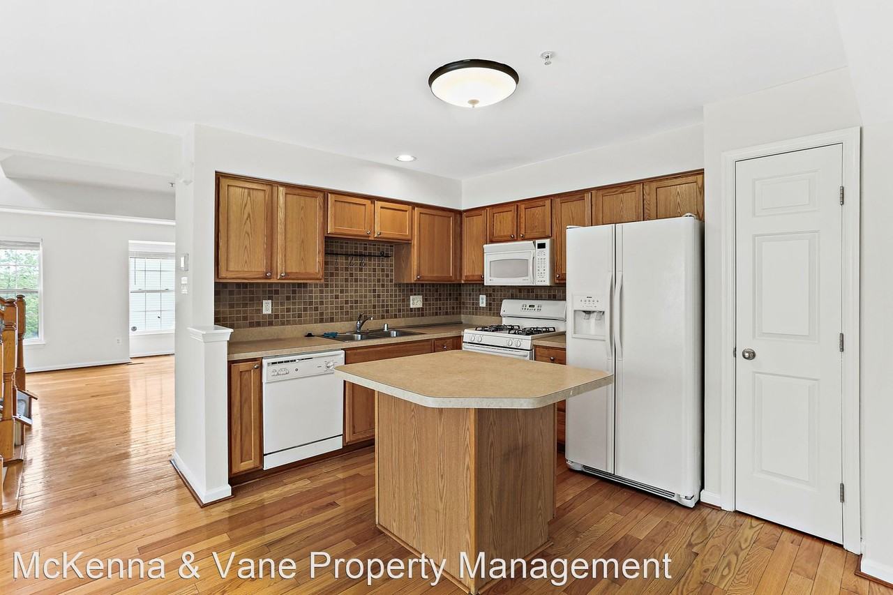 7039 Oak Grove Way - Photo 2 of 16