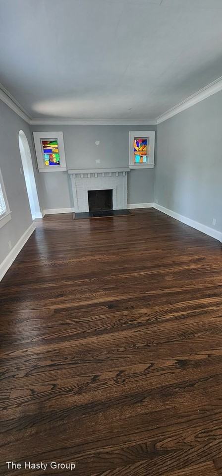 322 E 70th Ter - Photo 3 of 42