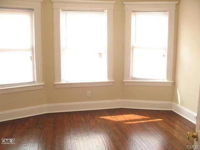 360 Union Ave - Photo 2 of 14