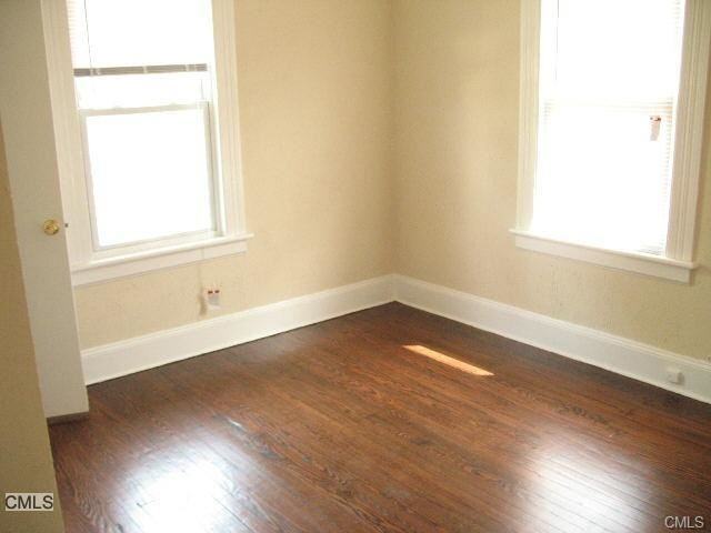 360 Union Ave - Photo 3 of 14