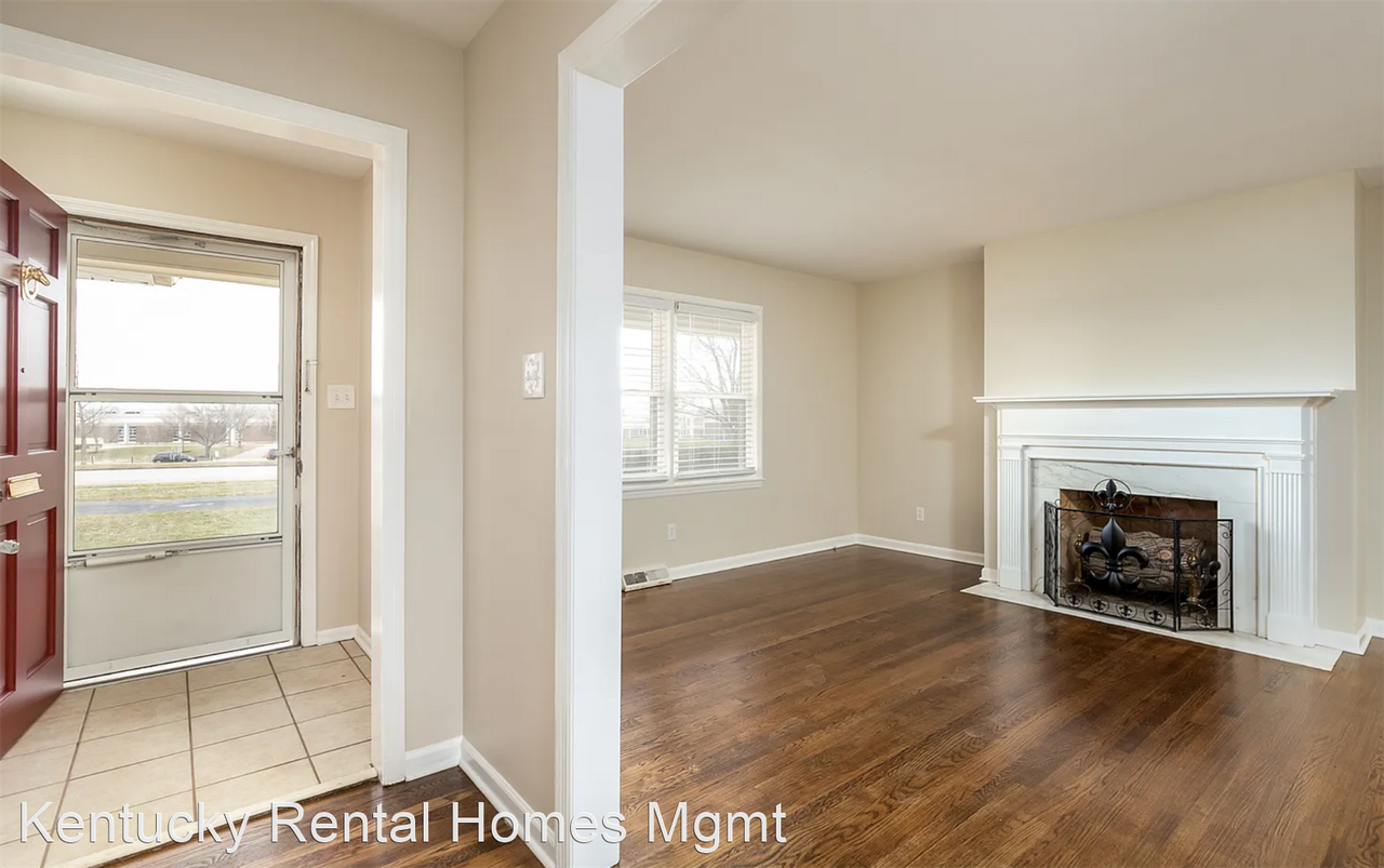 305 Lakeshore Dr - Photo 3 of 16