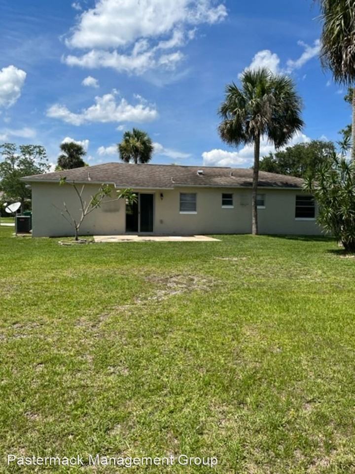 3715 Crossbow Dr - Photo 2 of 21