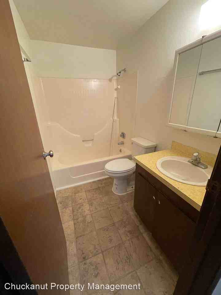 620 A St. 9-10 - Photo 3 of 9