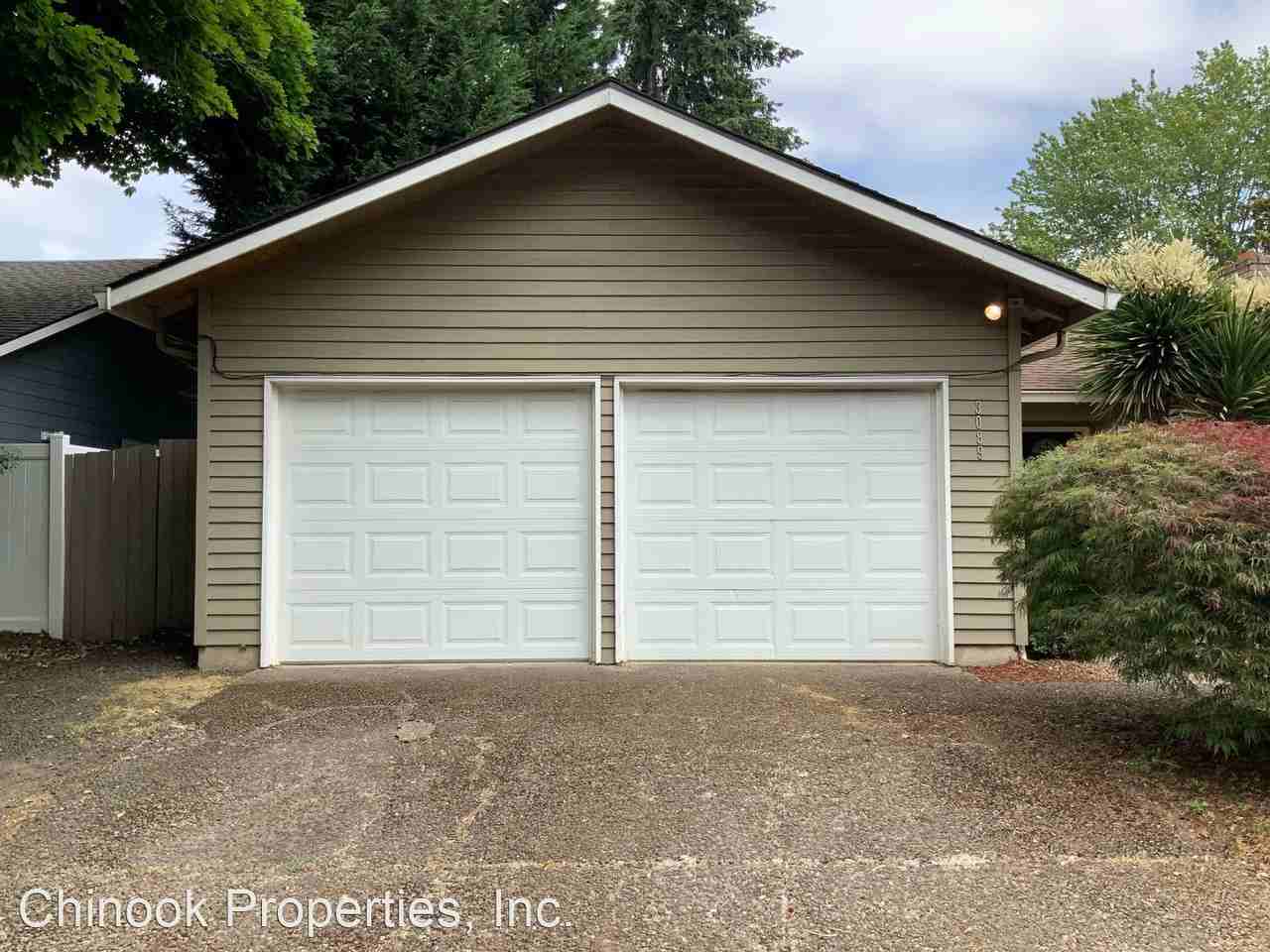 3089 Kentwood Dr - Photo 3 of 31