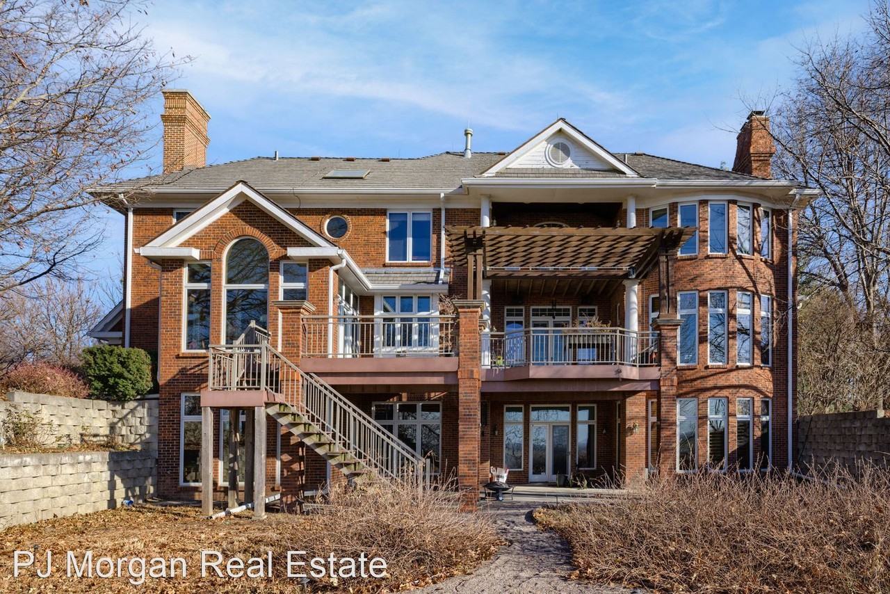 2210 Skyline Dr - Photo 2 of 35