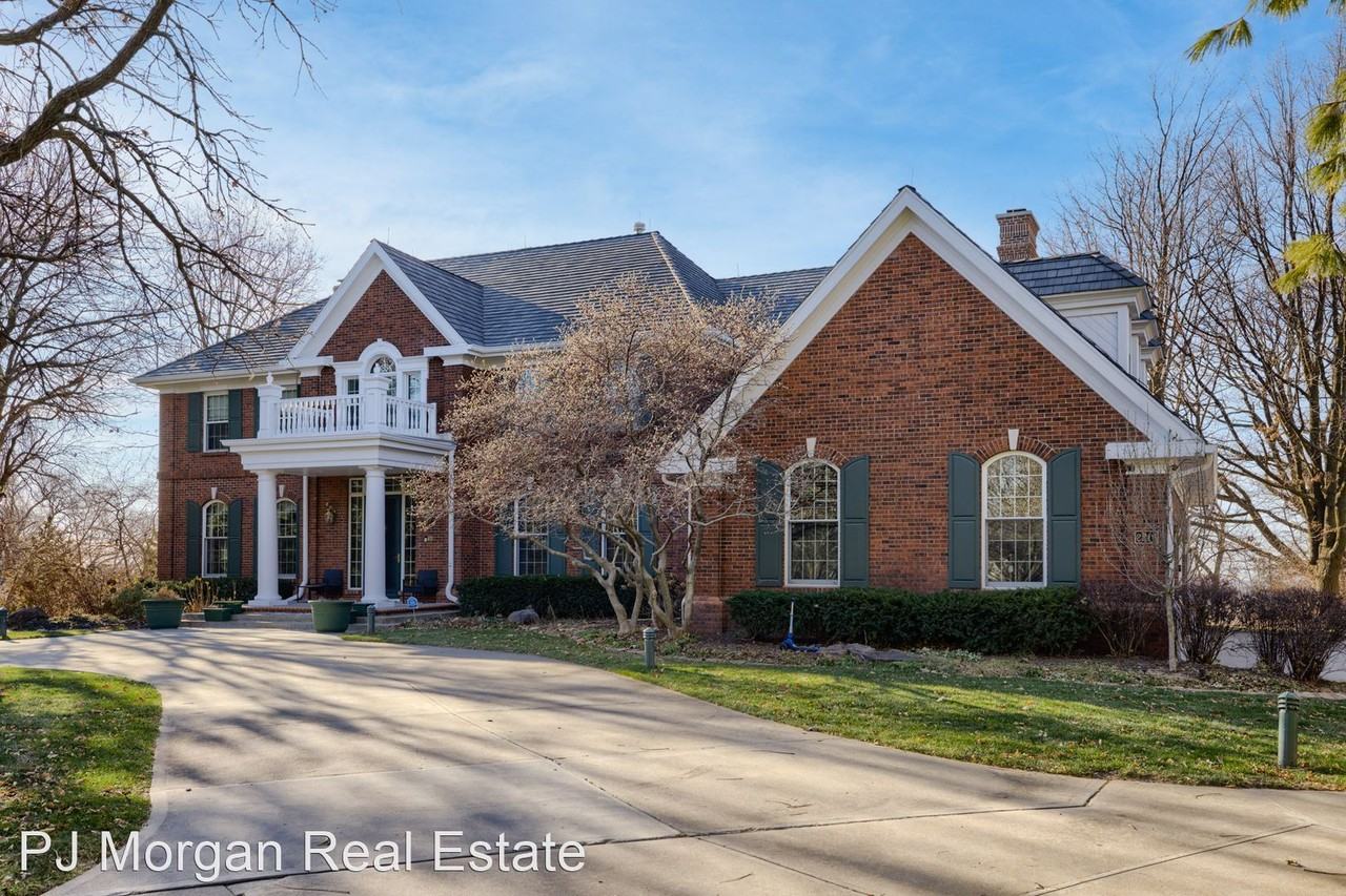 2210 Skyline Dr - Photo 3 of 35