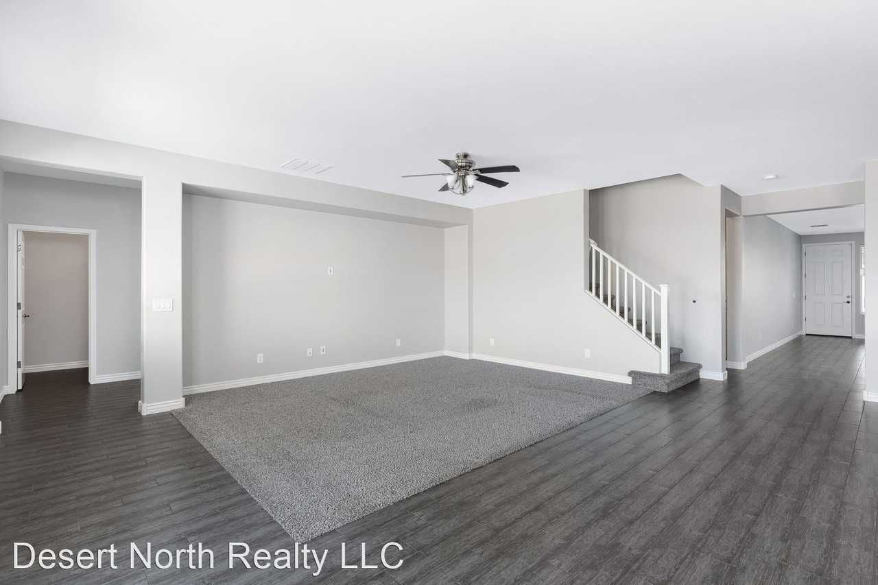 2438 E Hazeltine Way - Photo 3 of 46