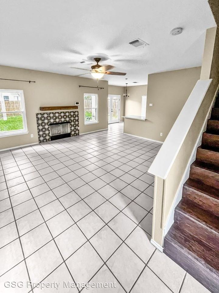 1307 Hazelbury Ln - Photo 3 of 16