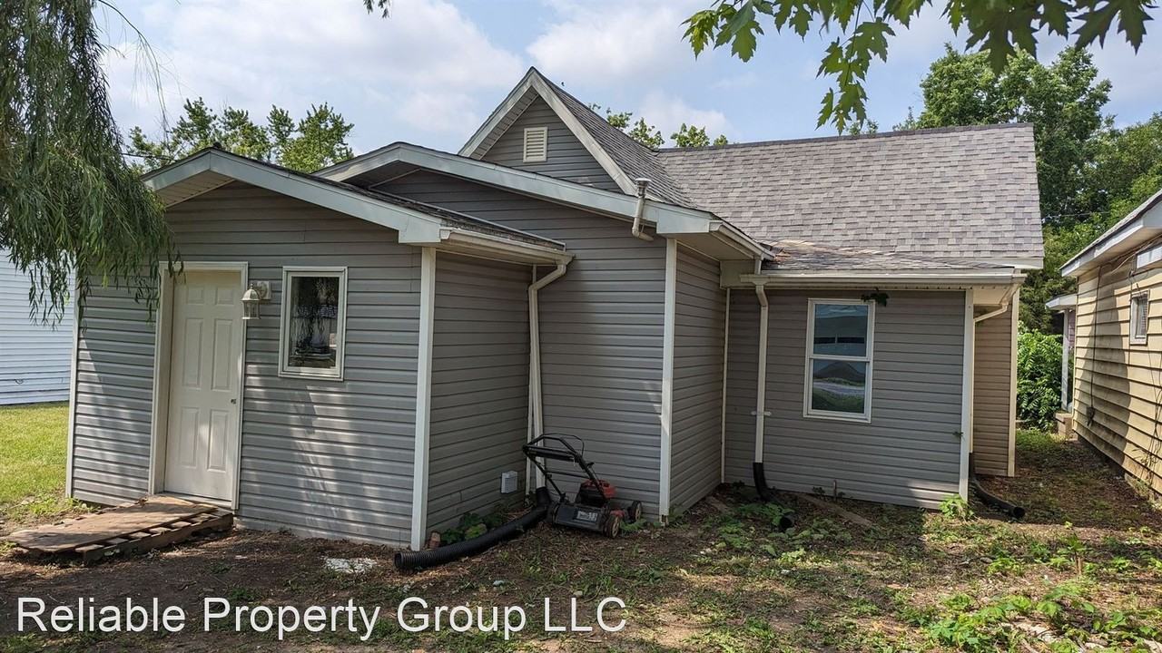 1529 W Marion Ave - Photo 2 of 7