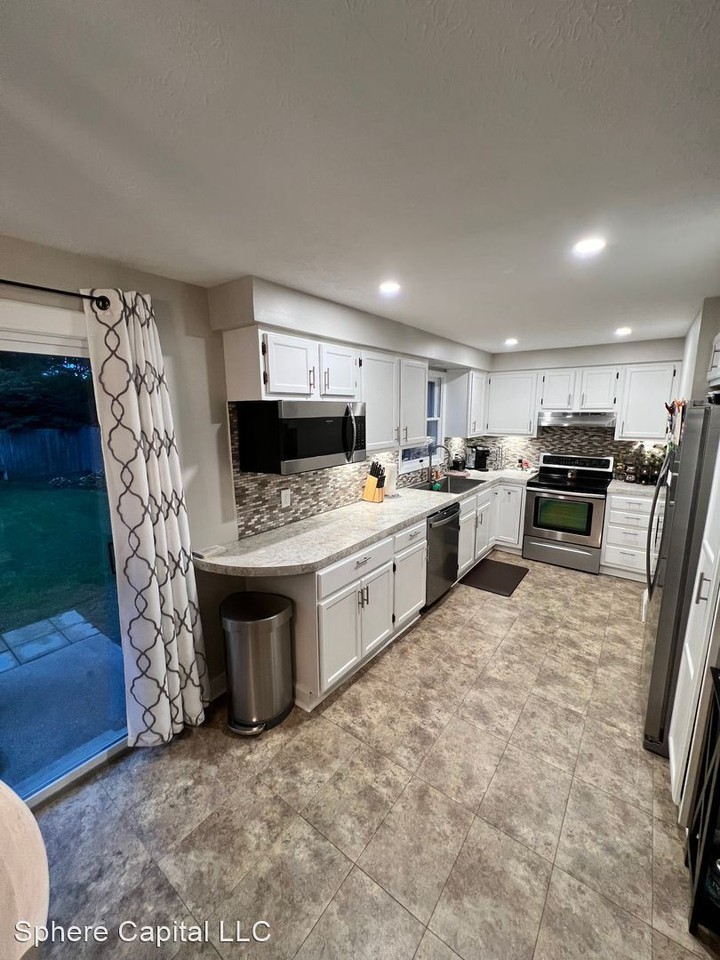 7762 Heatherview St NW - Photo 2 of 16