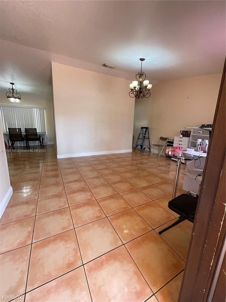 17993 Sw 152nd Pl - Photo 2 of 10